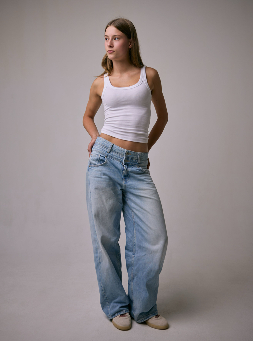 basic and simple but very cute. 
minimal and casual daily outfit.